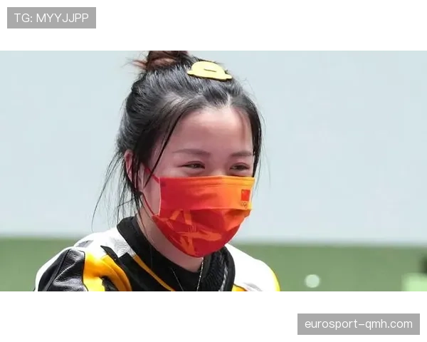 杨倩笑得那么随意,随手的饰品让我怀疑她的“随便”来自另一个消费星球 杨倩笑得那么随意,随手的饰品让我怀疑她的“随便”来自另一个消费星球
